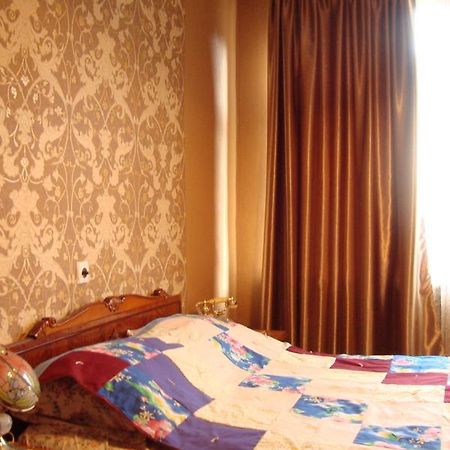 Guesthouse Valeria Borjomi Exteriör bild
